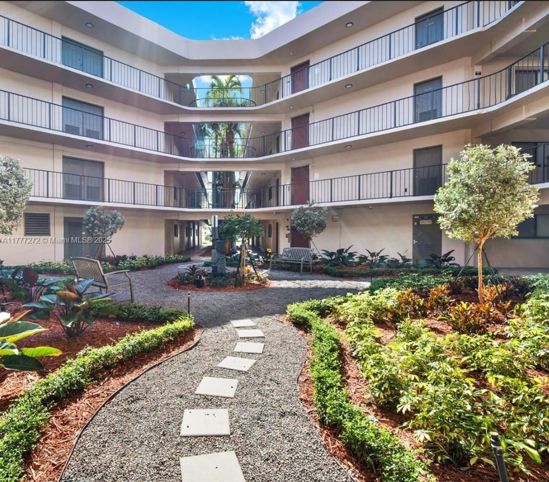 HORIZONS WEST CONDO #2 - Residential