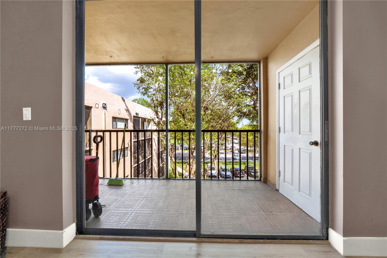 HORIZONS WEST CONDO #2 - Residential