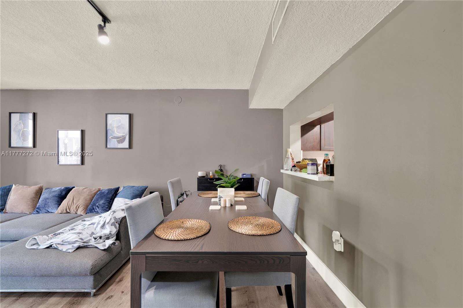 HORIZONS WEST CONDO #2 - Residential