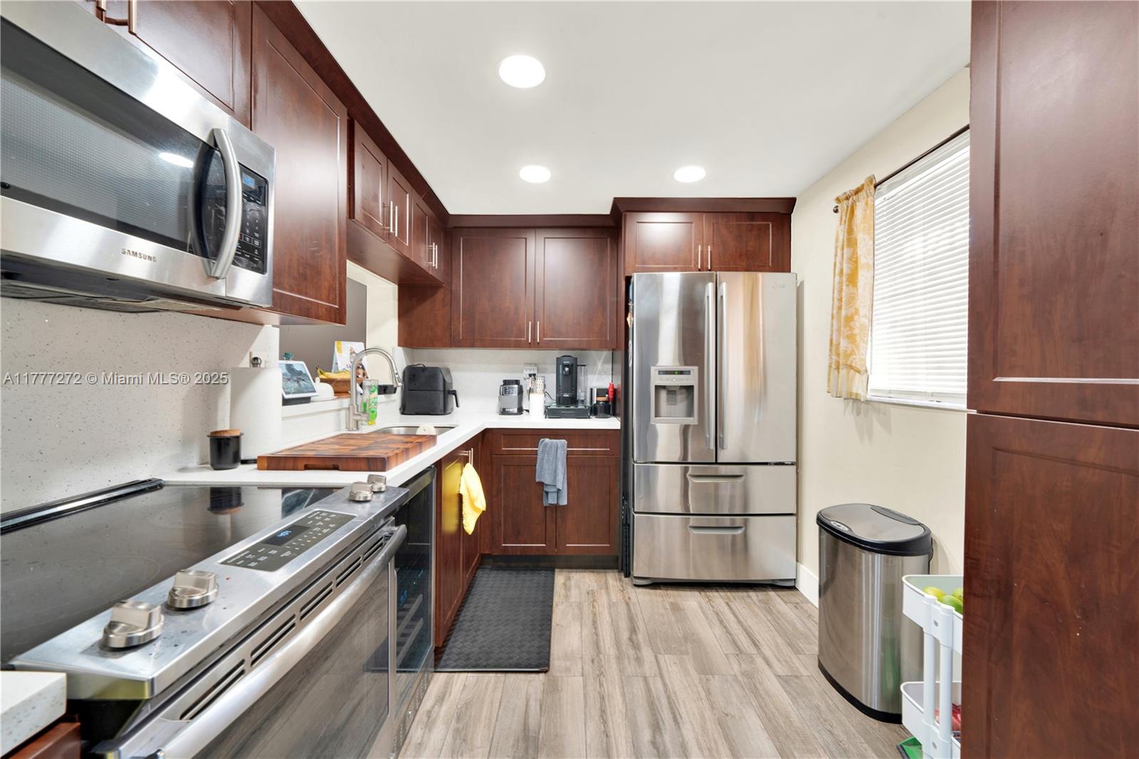 HORIZONS WEST CONDO #2 - Residential