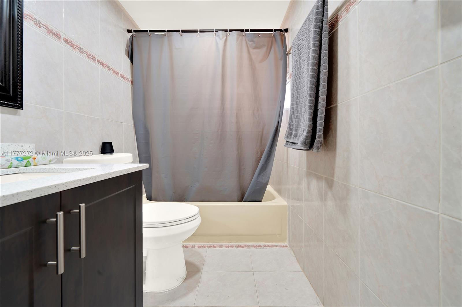 HORIZONS WEST CONDO #2 - Residential