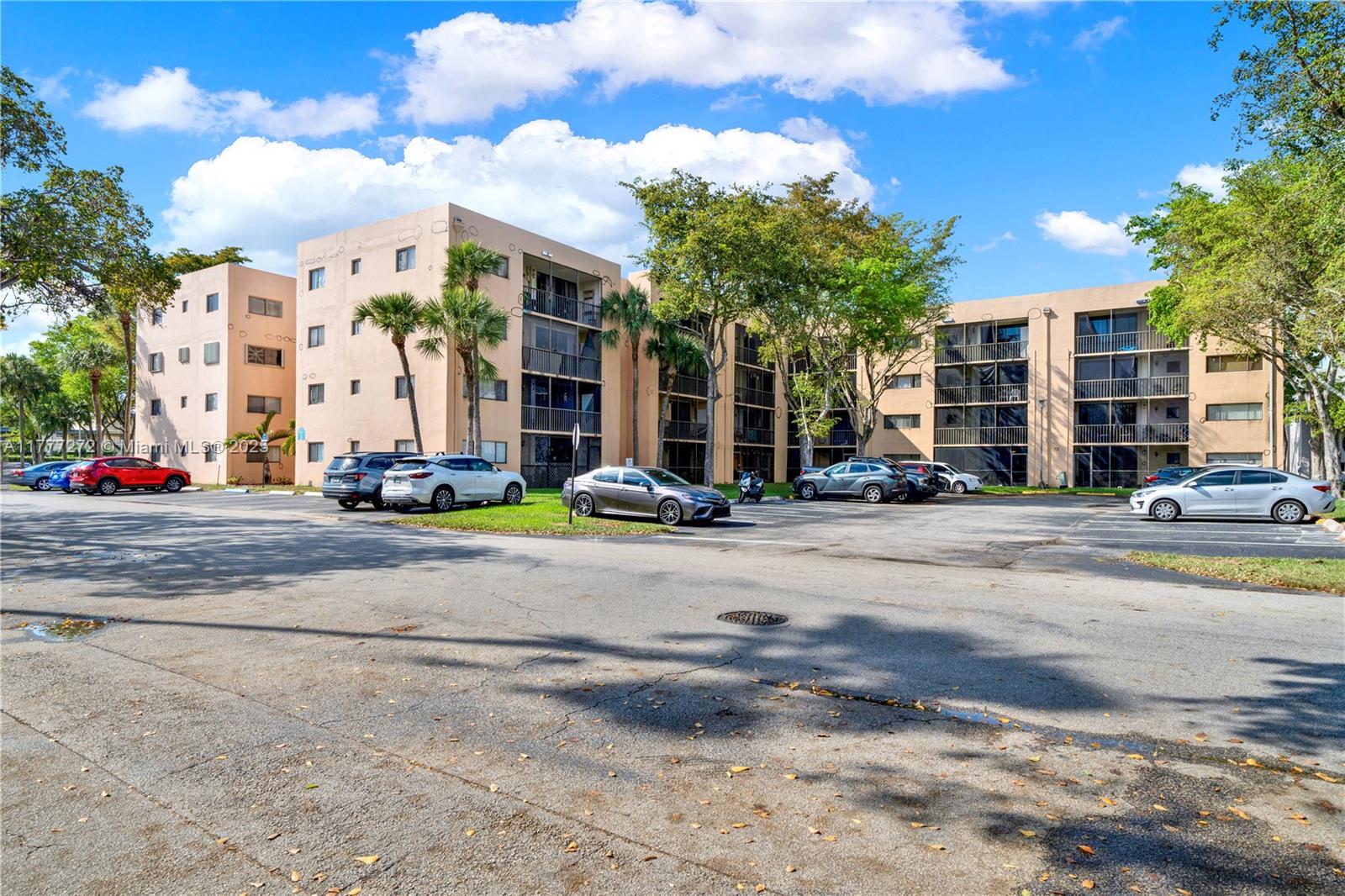 HORIZONS WEST CONDO #2 - Residential