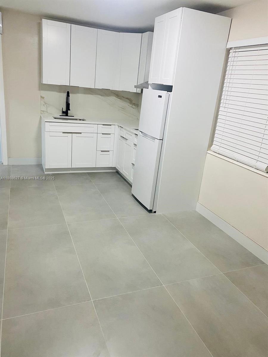 2820 Nw 14th Ct, Fort Lauderdale, Broward County, Florida - 4 Bedrooms  
2 Bathrooms - 