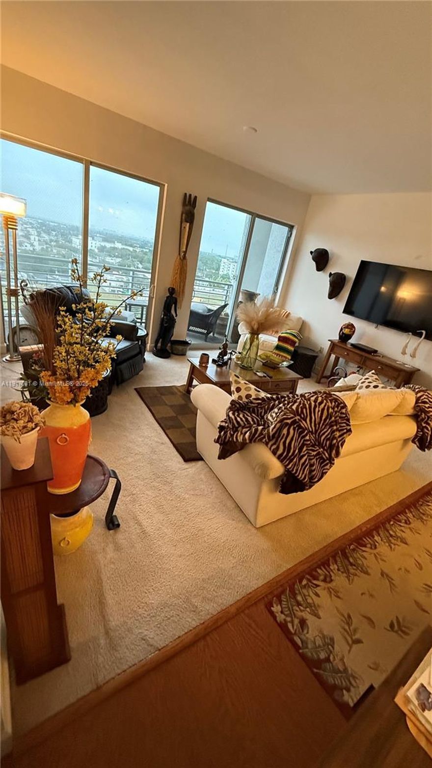 Modern 2-Bed, 2-Bath Condo | 1,164 Sq. Ft. | Radius Condominiums – Downtown Hollywood
Spacious modern condo featuring a split floor plan, high ceilings, and spectacular city views. The kitchen offers stainless steel appliances and bar seating. Includes in-unit washer/dryer and covered indoor parking space.
Building amenities: rooftop pool, lap pool, gym, Pilates area, movie theater, party room, business center, and 24-hour security.
Pet-friendly community located steps from Young Circle, near golf, restaurants, and Downtown Hollywood nightlife.