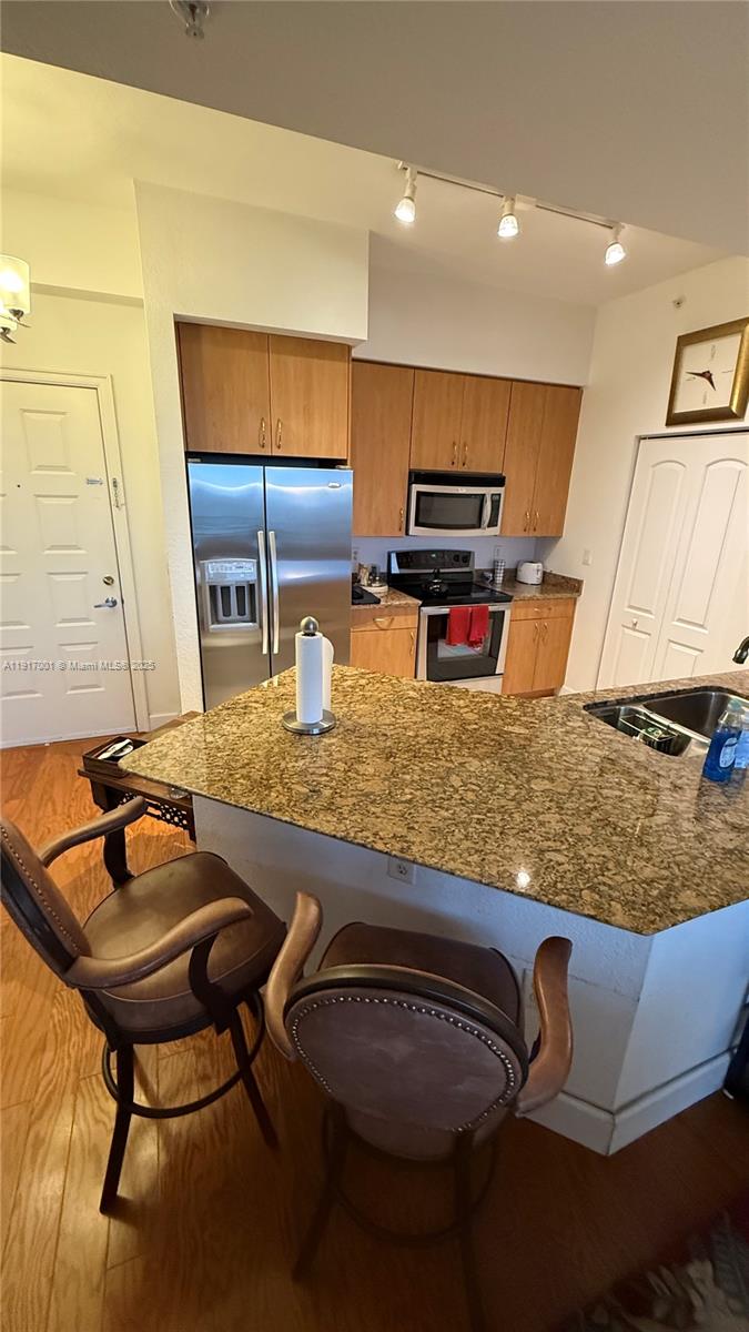 RADIUS CONDO - Residential