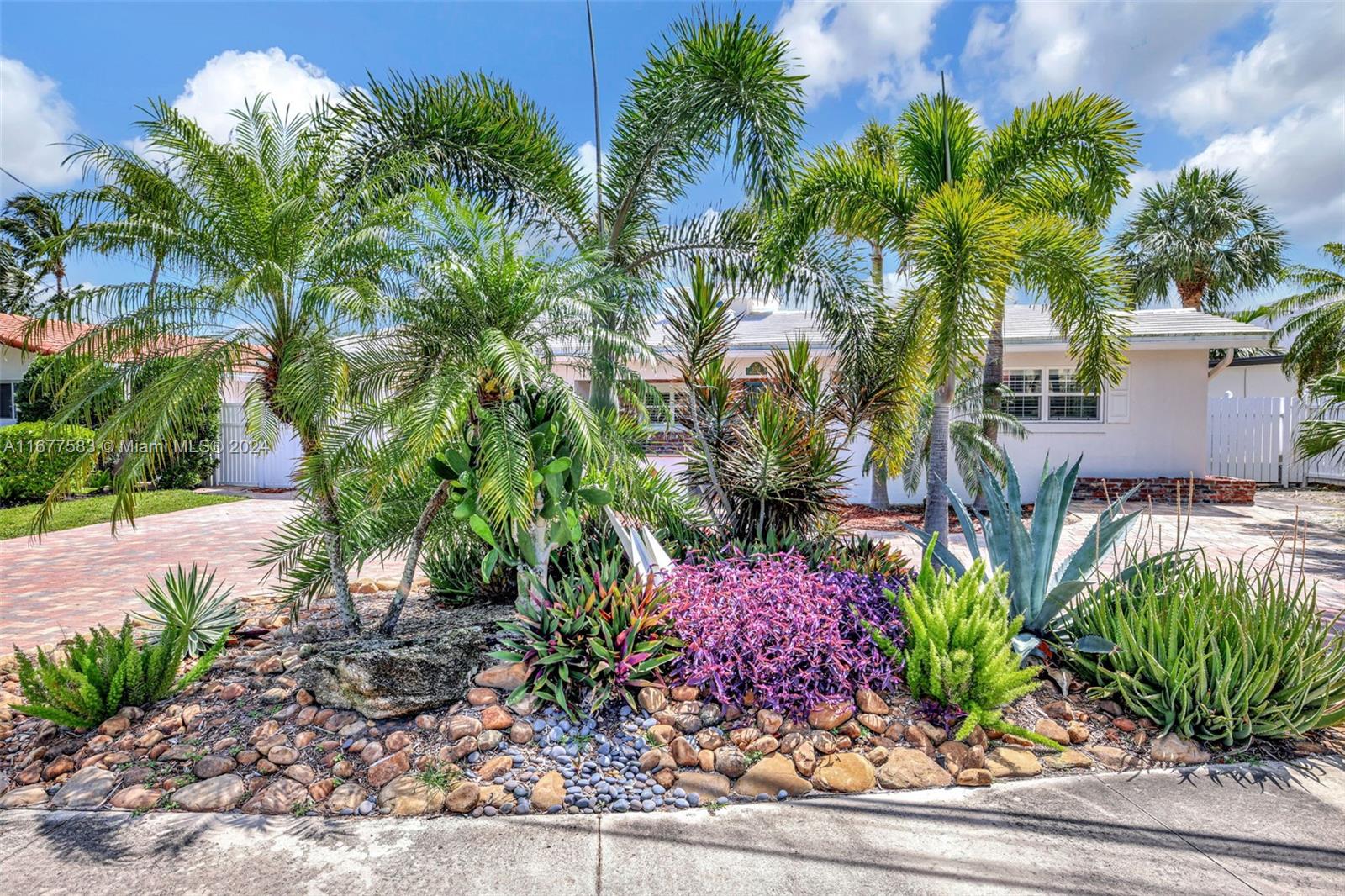 1004 NE 26th Ave