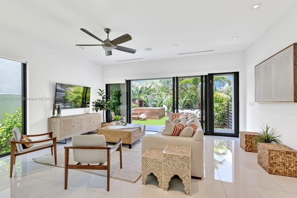 Photo of 1516 SE 1st St, Fort Lauderdale, FL 33301 (MLS # A11897637)