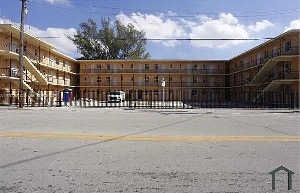 2 Bedroom / 1 Bathroom apartment conveniently located in the Miami Area. Water Included. Section 8 Welcome!!! Vacant. No HOA.