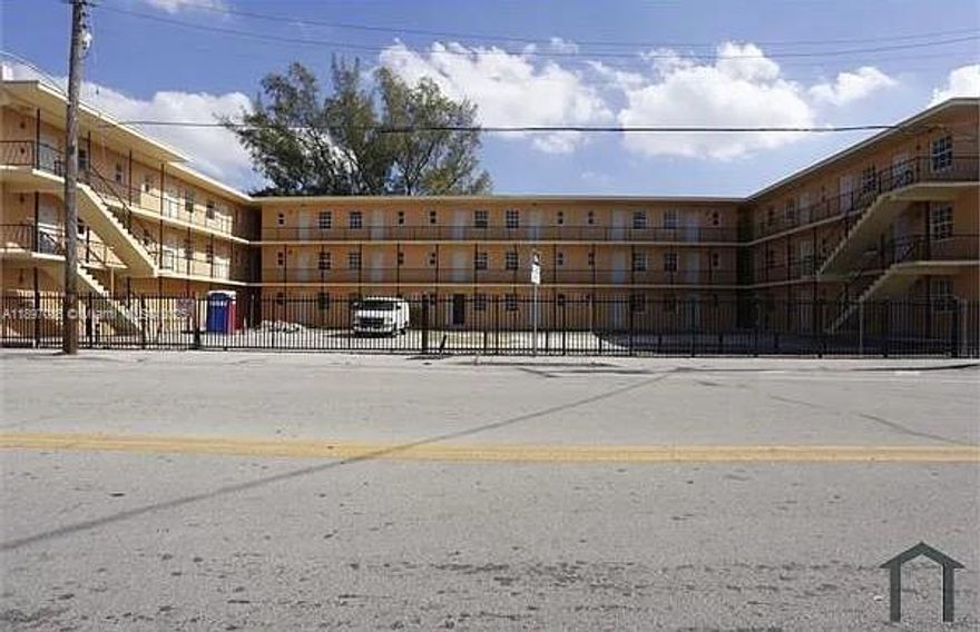2 Bedroom / 1 Bathroom apartment conveniently located in the Miami Area.  Water Included.  Section 8 Welcome!!!  Vacant. No HOA.