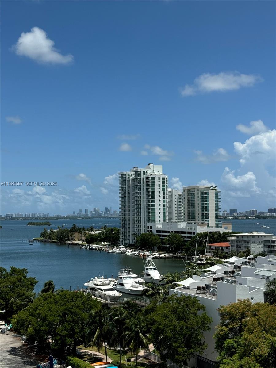 BAYSHORE YACHT & TENNIS C - Residential Lease