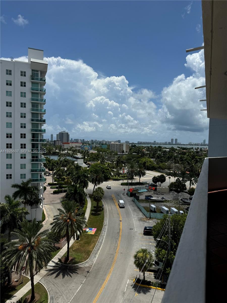 BAYSHORE YACHT & TENNIS C - Residential Lease