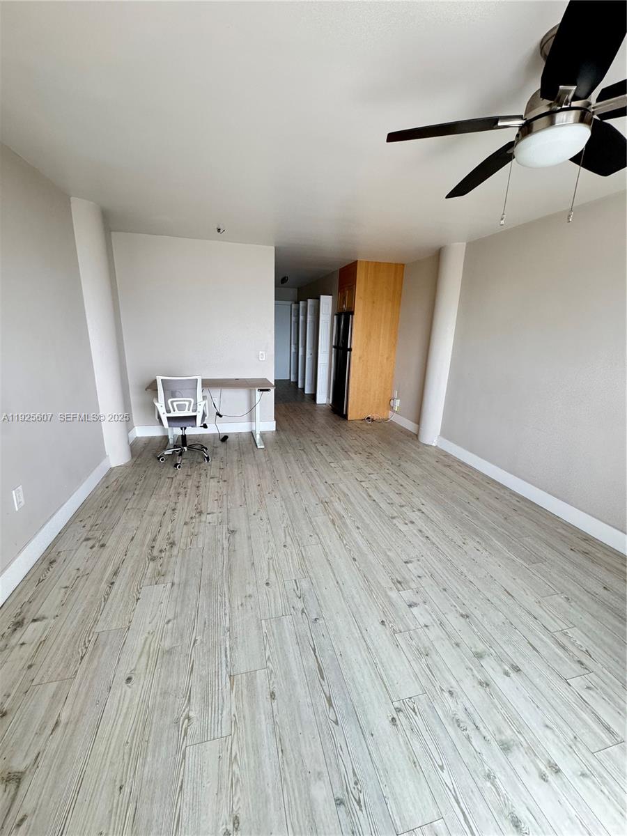 BAYSHORE YACHT & TENNIS C - Residential Lease