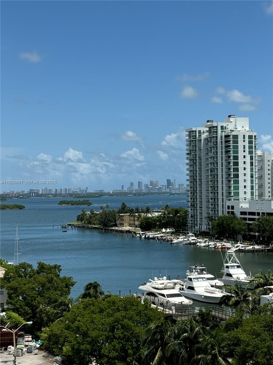 BAYSHORE YACHT & TENNIS C - Residential Lease