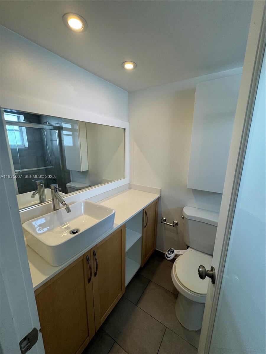 BAYSHORE YACHT & TENNIS C - Residential Lease