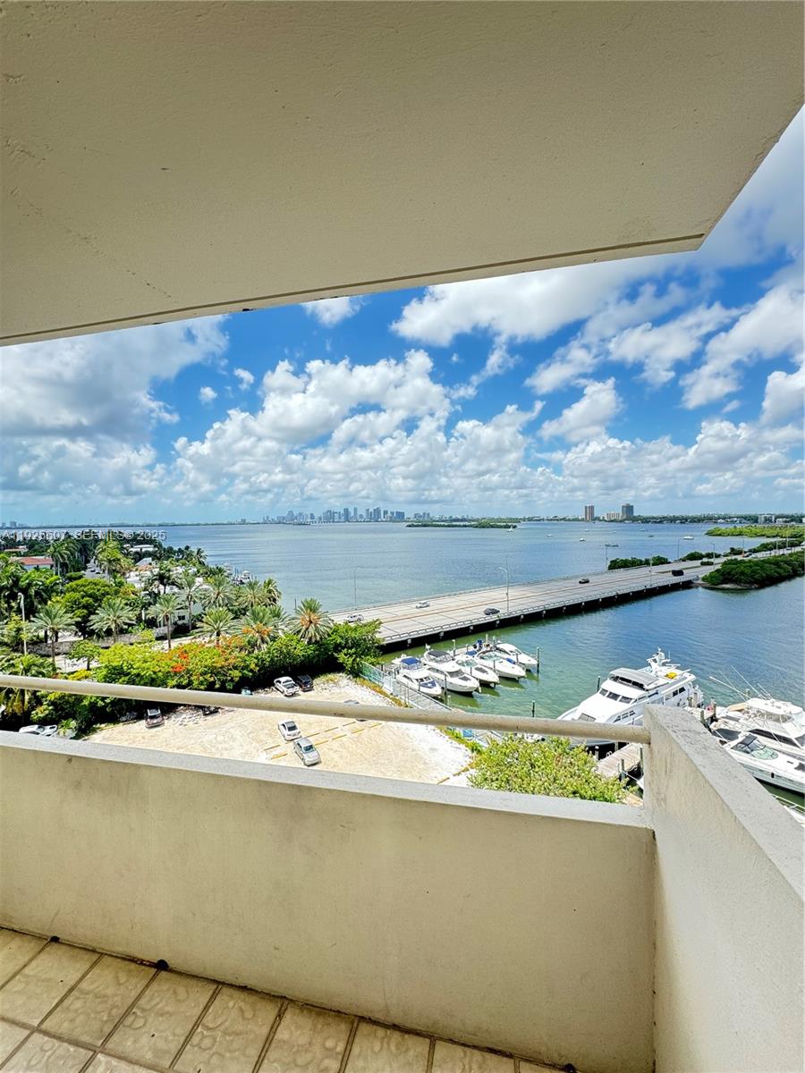 BAYSHORE YACHT & TENNIS C - Residential Lease