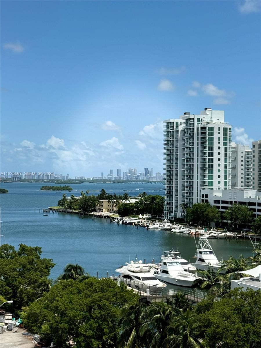 BAYSHORE YACHT & TENNIS C - Residential Lease