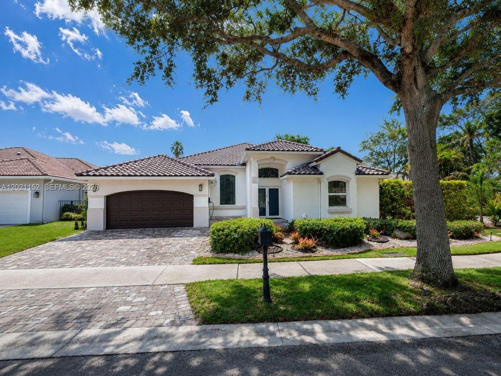 Photo of 2616 Oakbrook Ct, Weston, FL 33332 (MLS # A12021152)