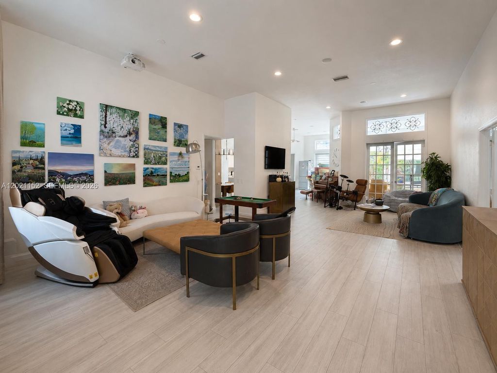 Photo of 2616 Oakbrook Ct, Weston, FL 33332 (MLS # A12021152)
