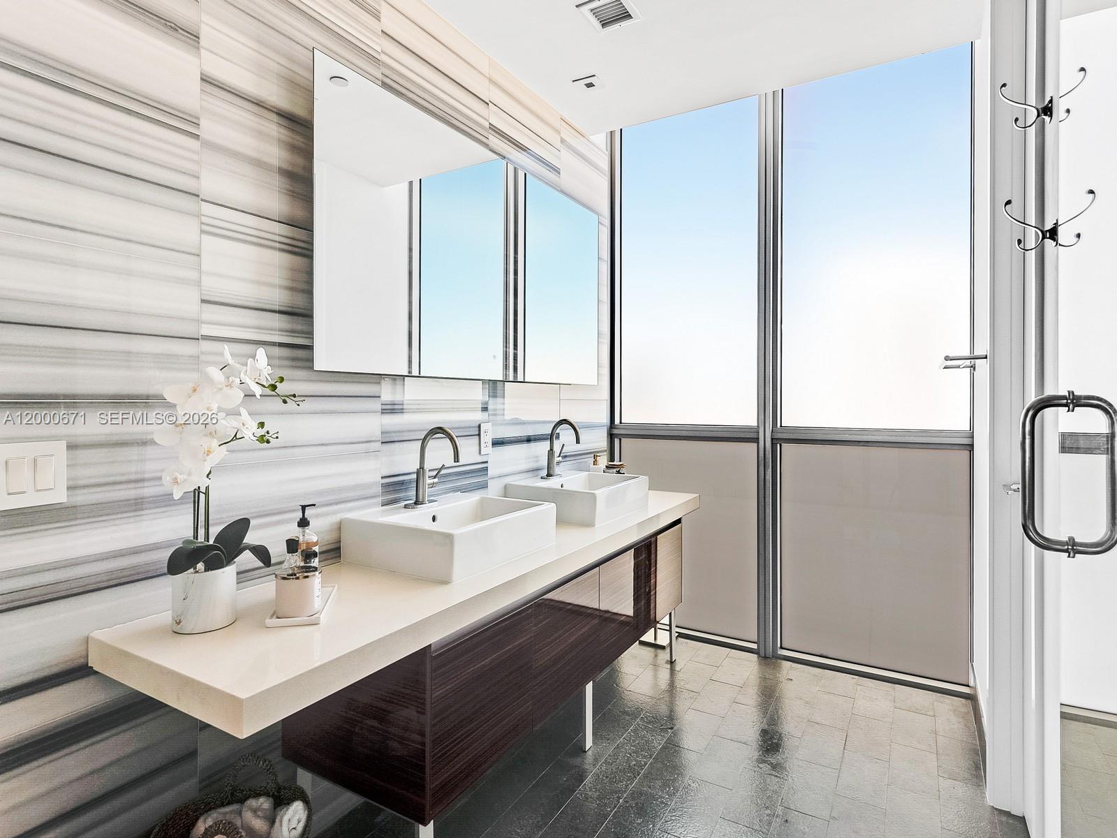 MARQUIS CONDO - Residential