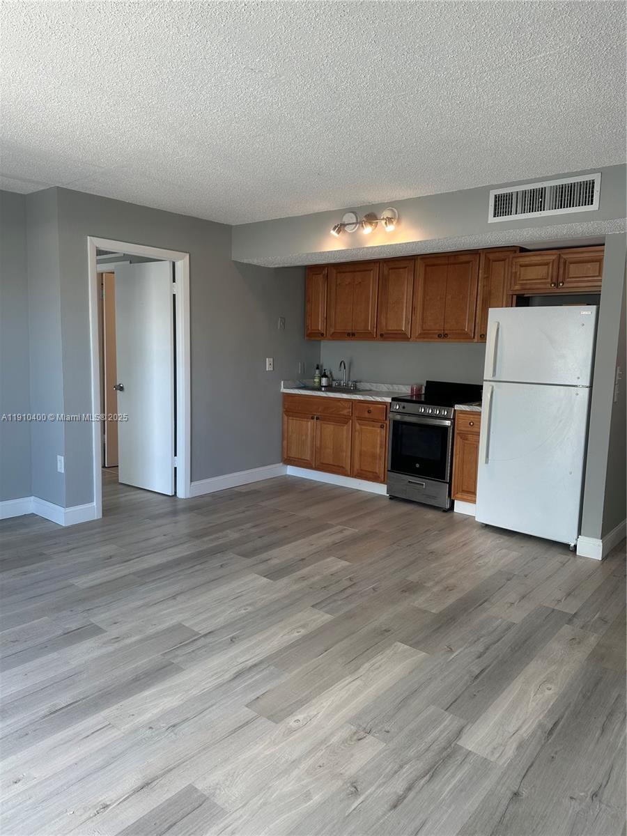 BAYCOURT TOWERS CONDO - Residential Lease