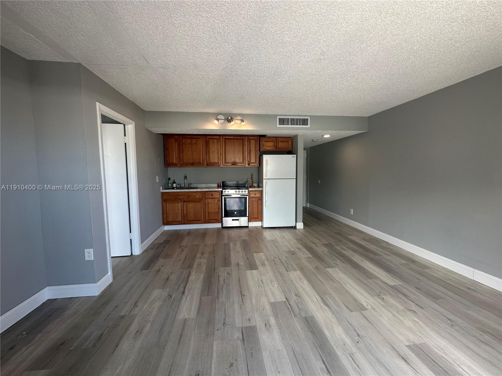 BAYCOURT TOWERS CONDO - Residential Lease