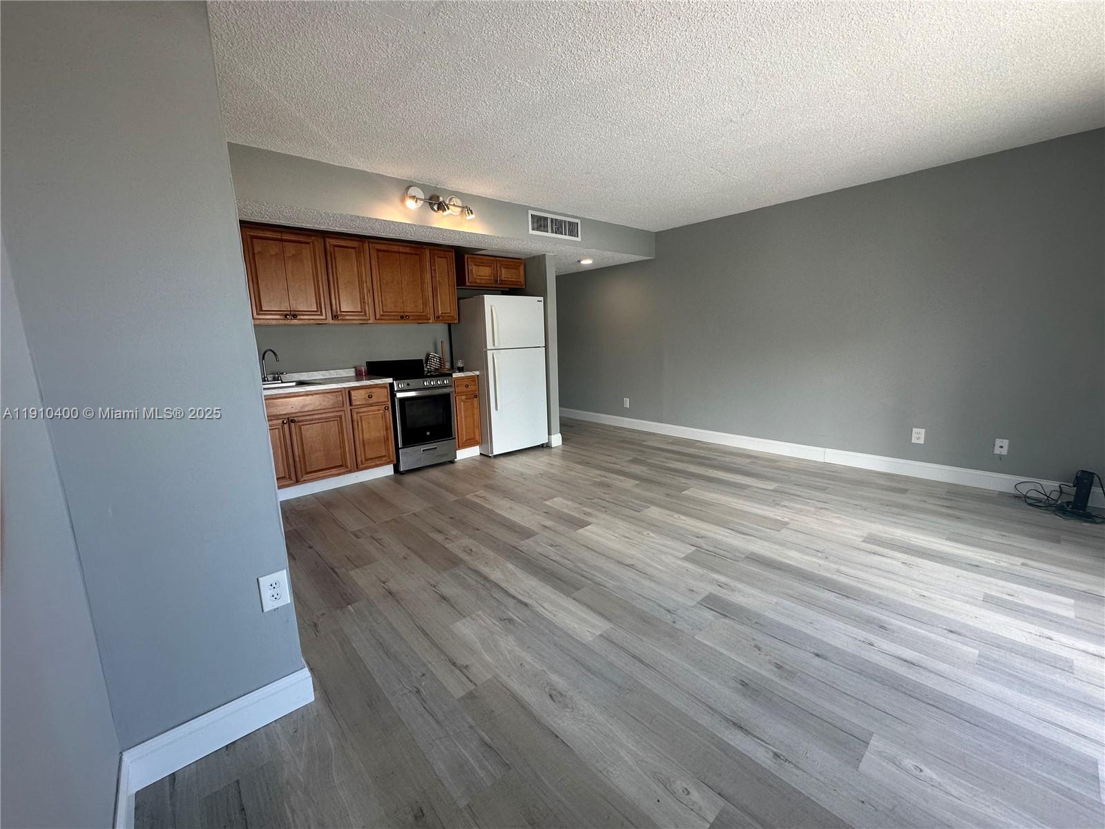 BAYCOURT TOWERS CONDO - Residential Lease