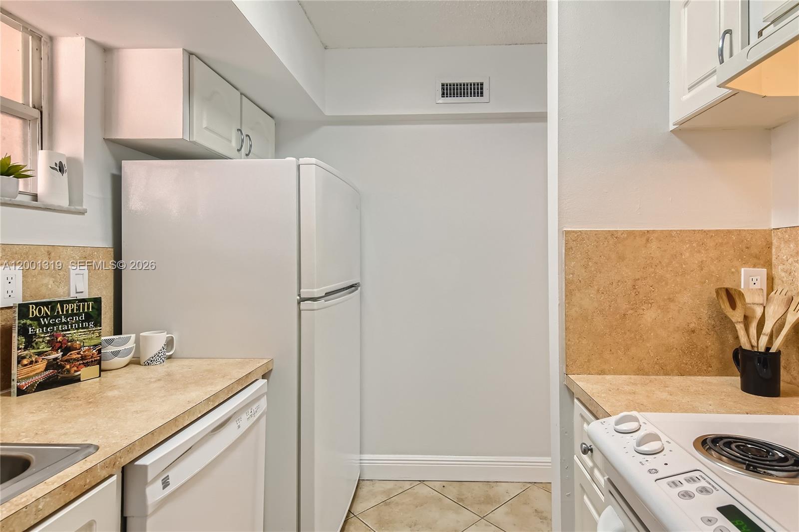 29 SANTILLANE AVENUE COND - Residential