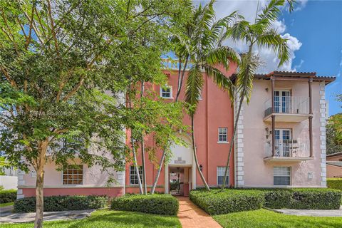 Photo of 29 Santillane Ave #2, Coral Gables, FL 33134 (MLS # A12001319)