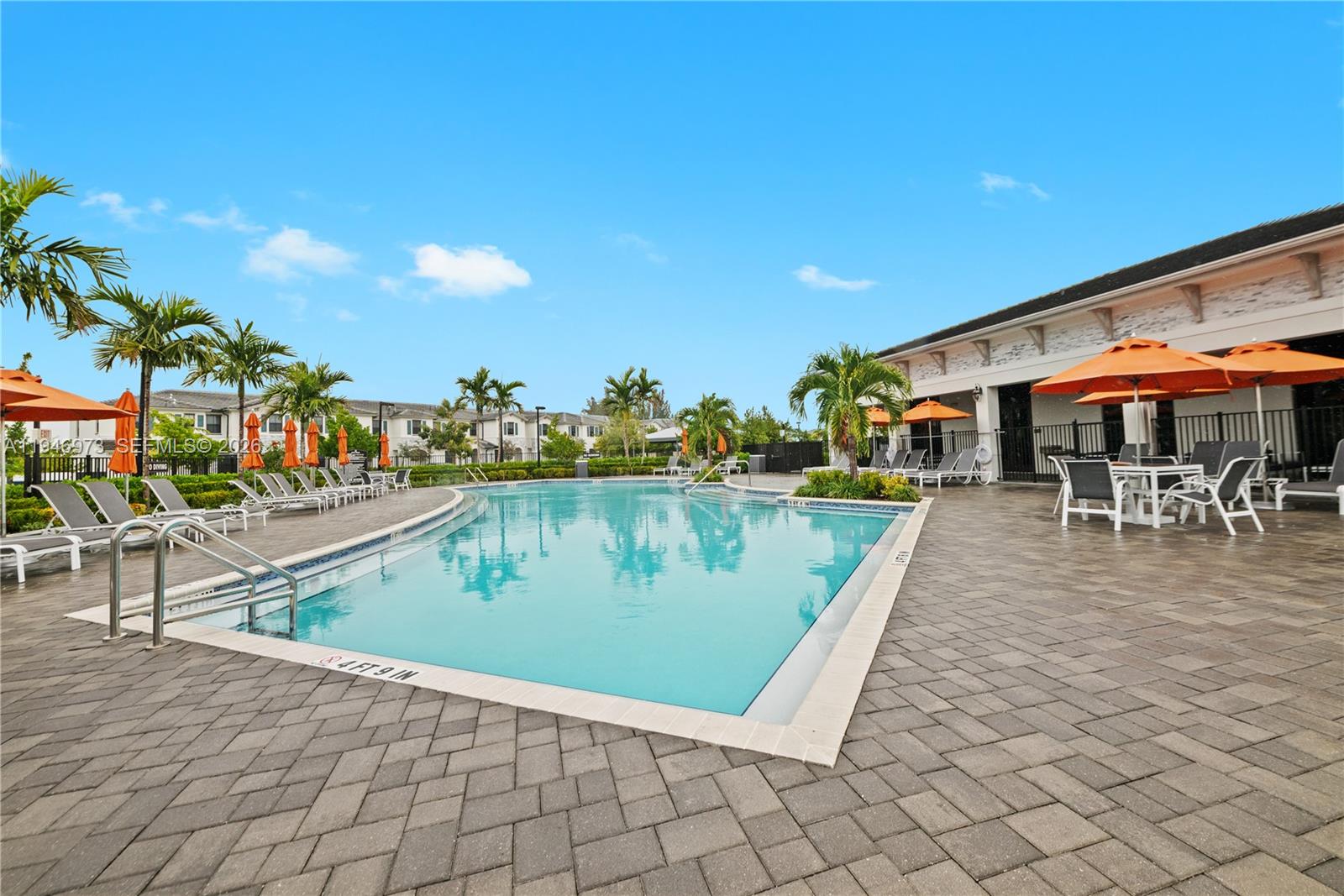 PINE VISTA - Residential