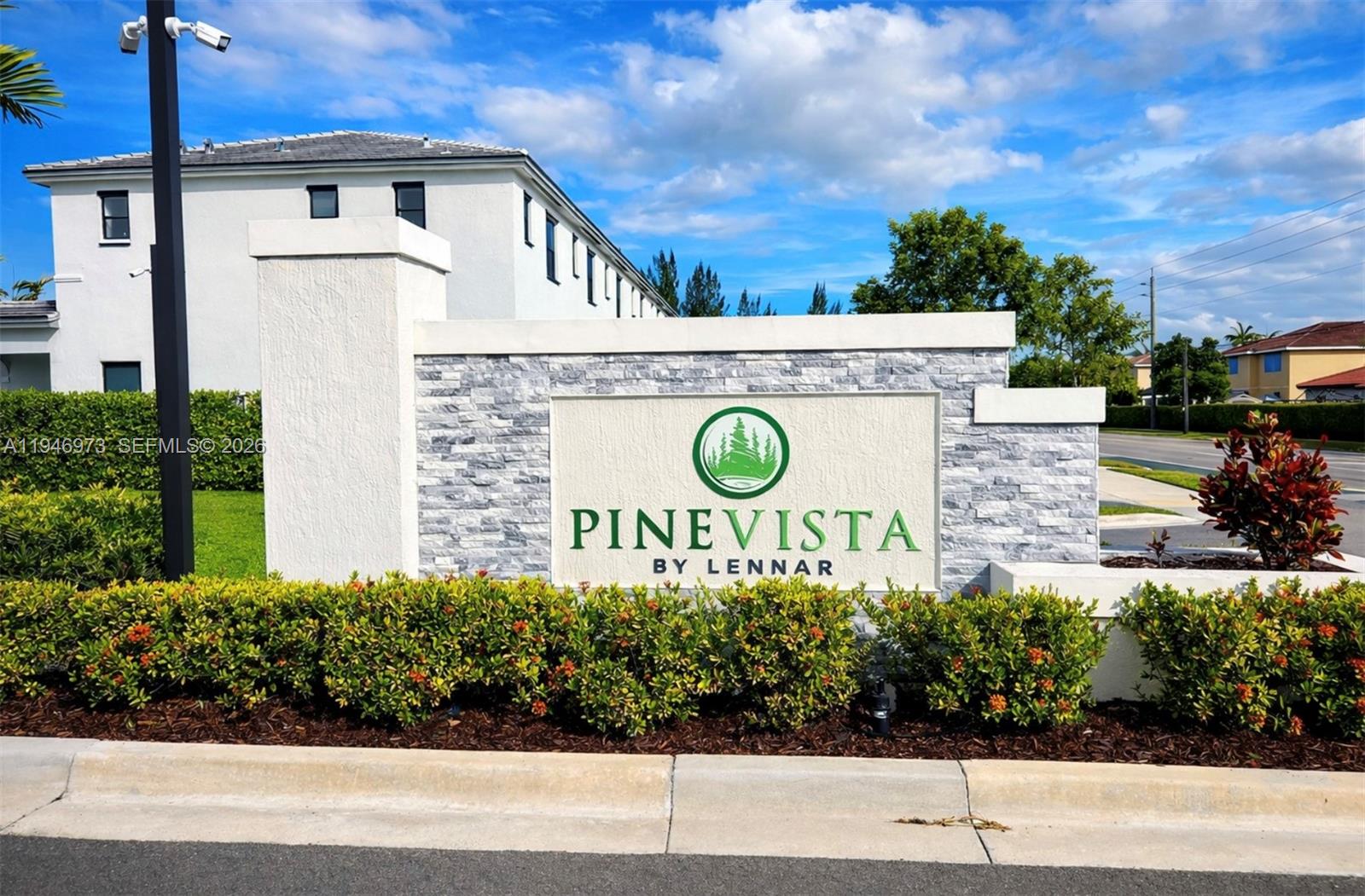 PINE VISTA - Residential