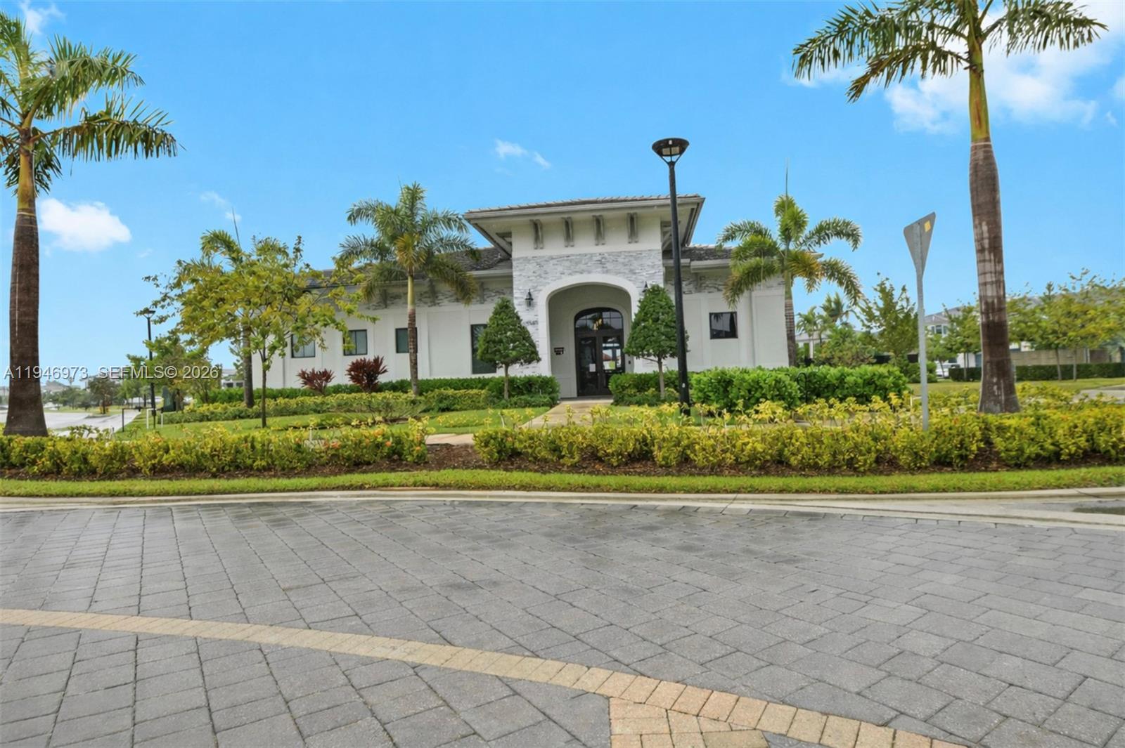 PINE VISTA - Residential