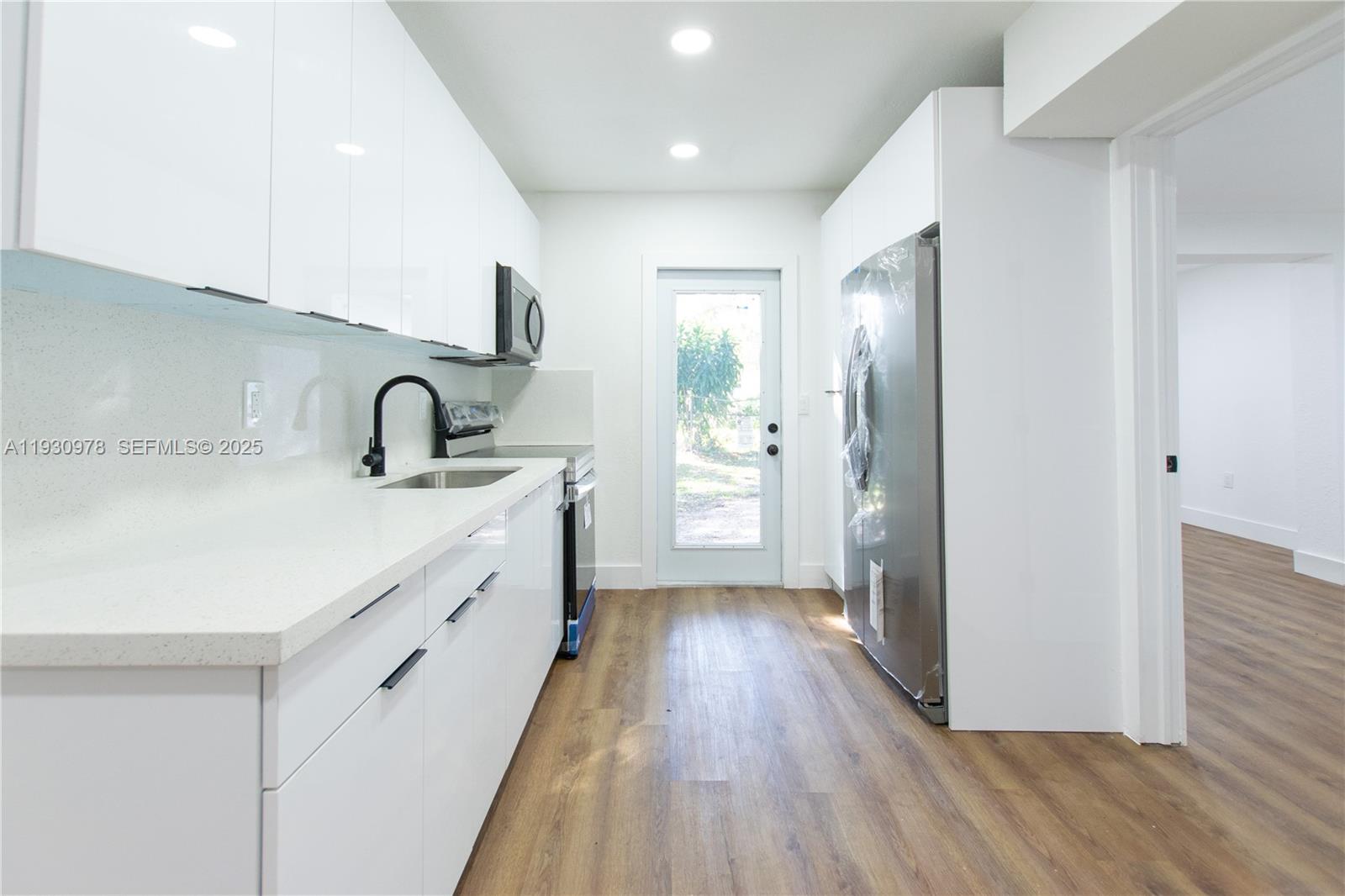 LAUDERDALE HOMESITES FIRS - Residential Lease