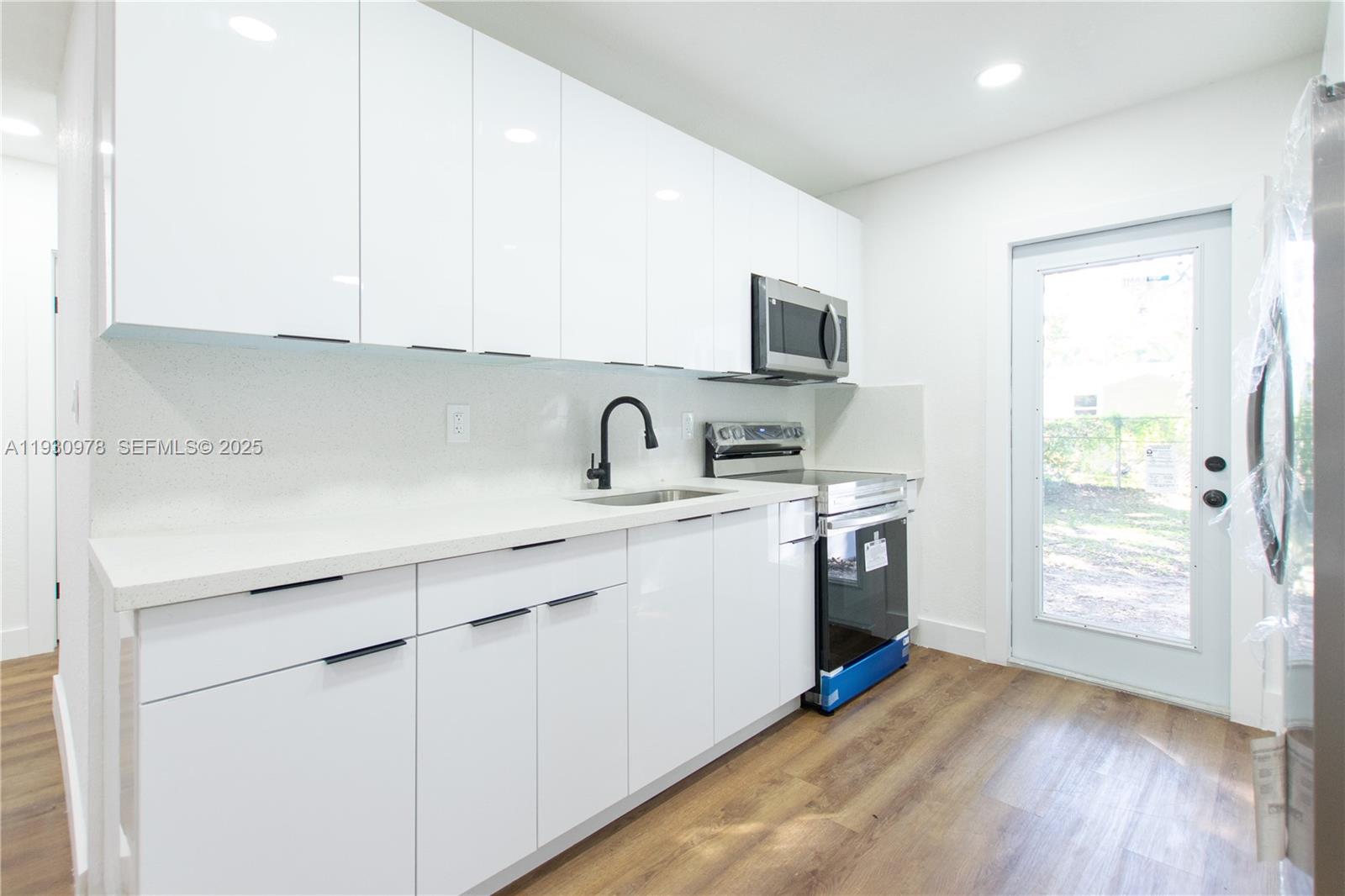 LAUDERDALE HOMESITES FIRS - Residential Lease