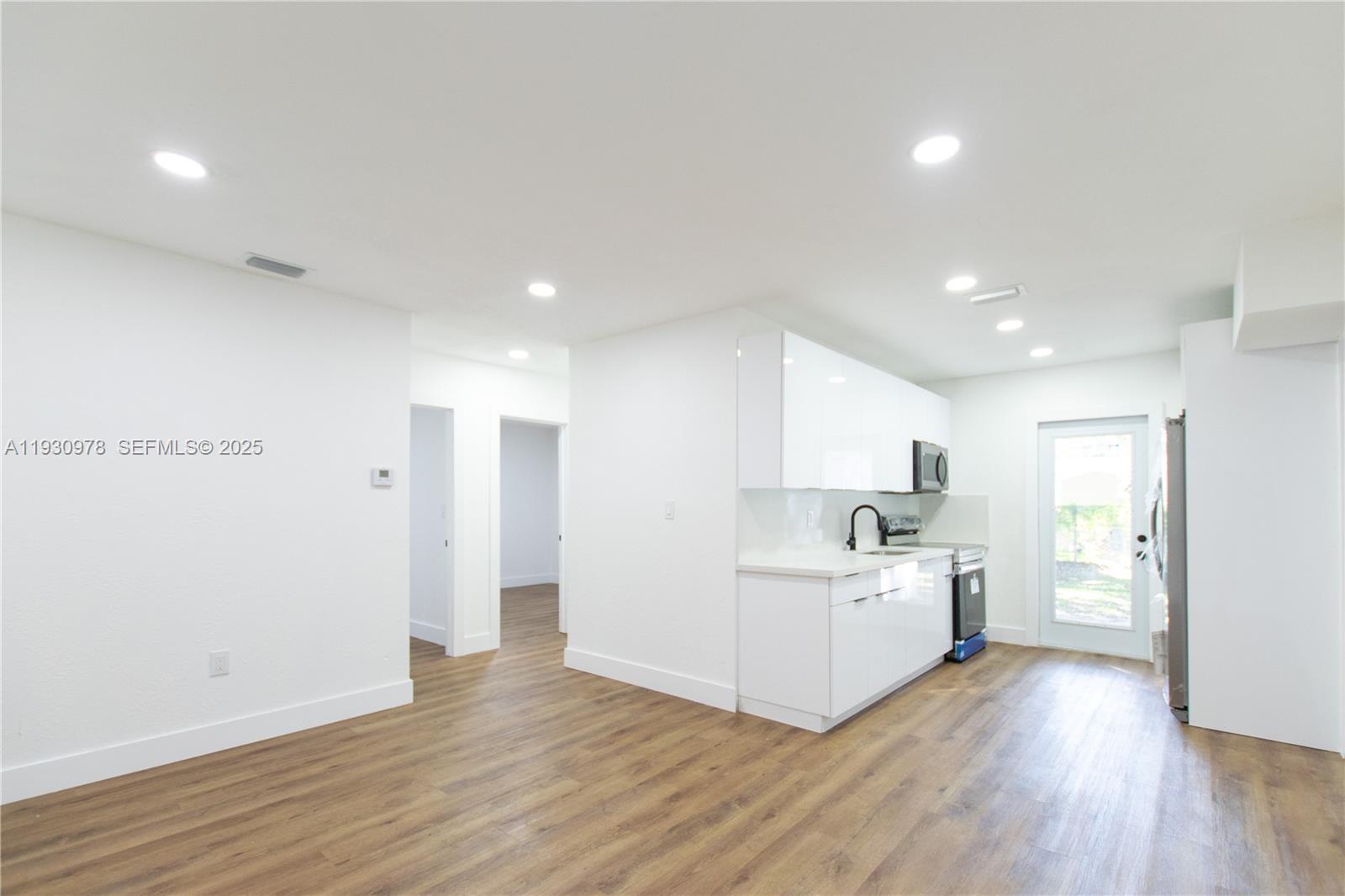 LAUDERDALE HOMESITES FIRS - Residential Lease