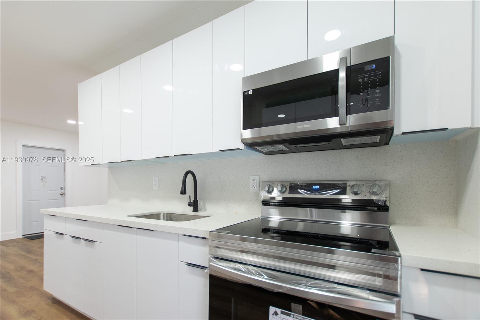 LAUDERDALE HOMESITES FIRS - Residential Lease