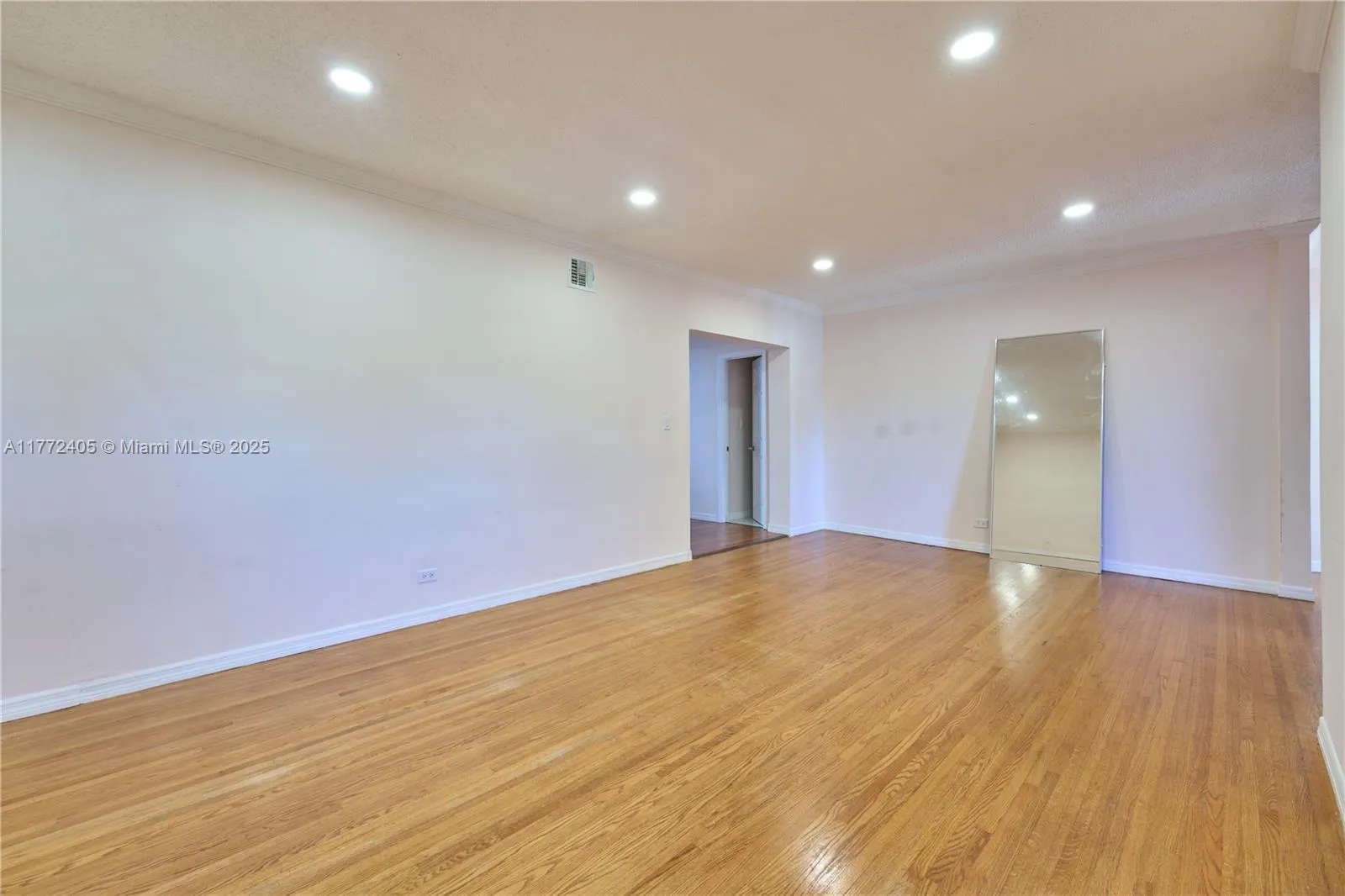 Miami, Florida 33145, United States, 4 Bedrooms Bedrooms, ,3 BathroomsBathrooms,Residential,Active,97970