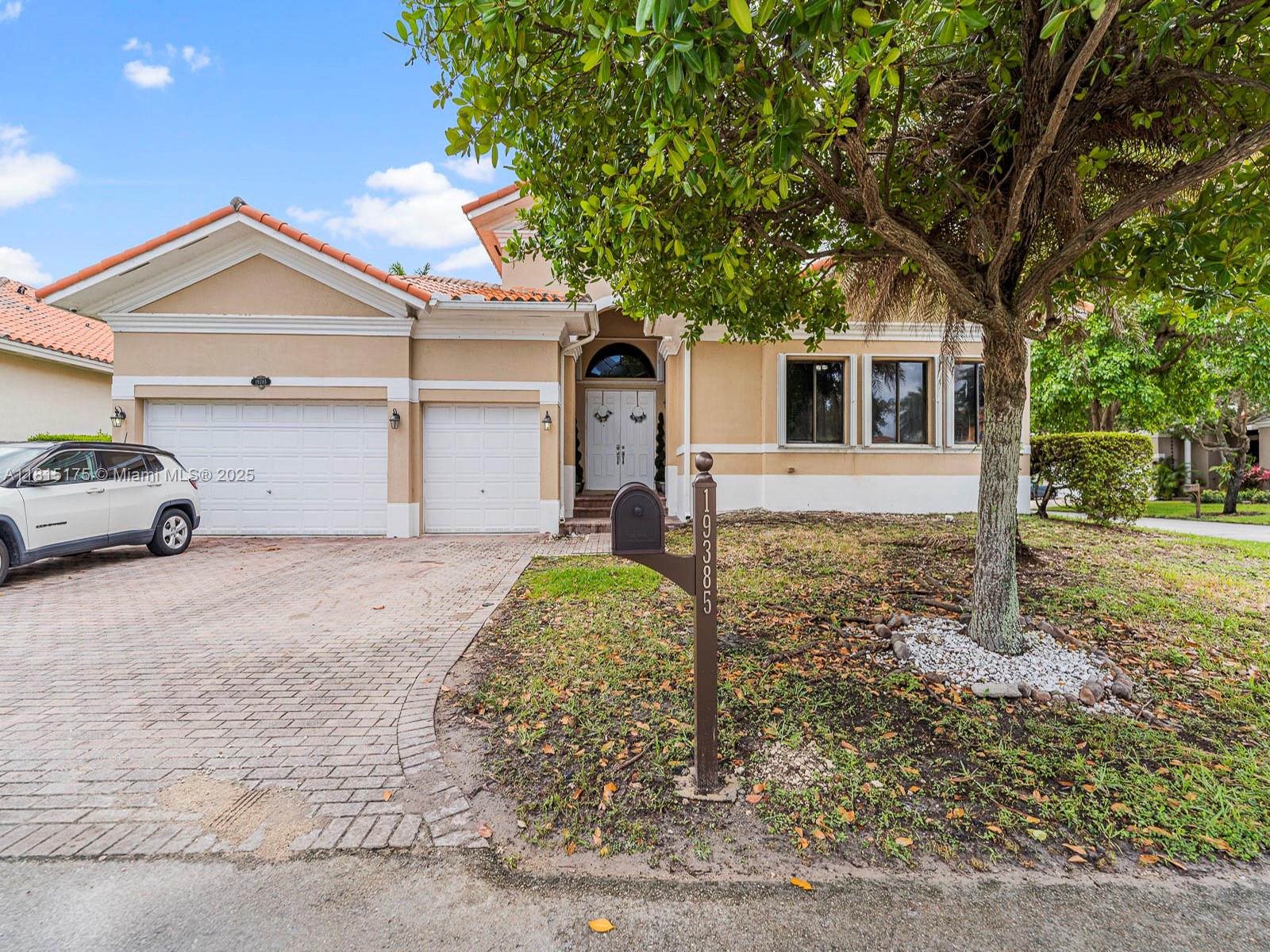 19385 Sw 79th Ct, Cutler Bay, Miami-Dade County, Florida - 5 Bedrooms  
5 Bathrooms - 