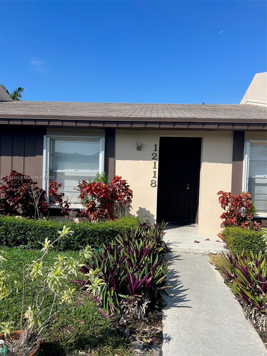 3/2 townhome in a great community and great location ready to move in, 1st, last and security deposit required at signing.