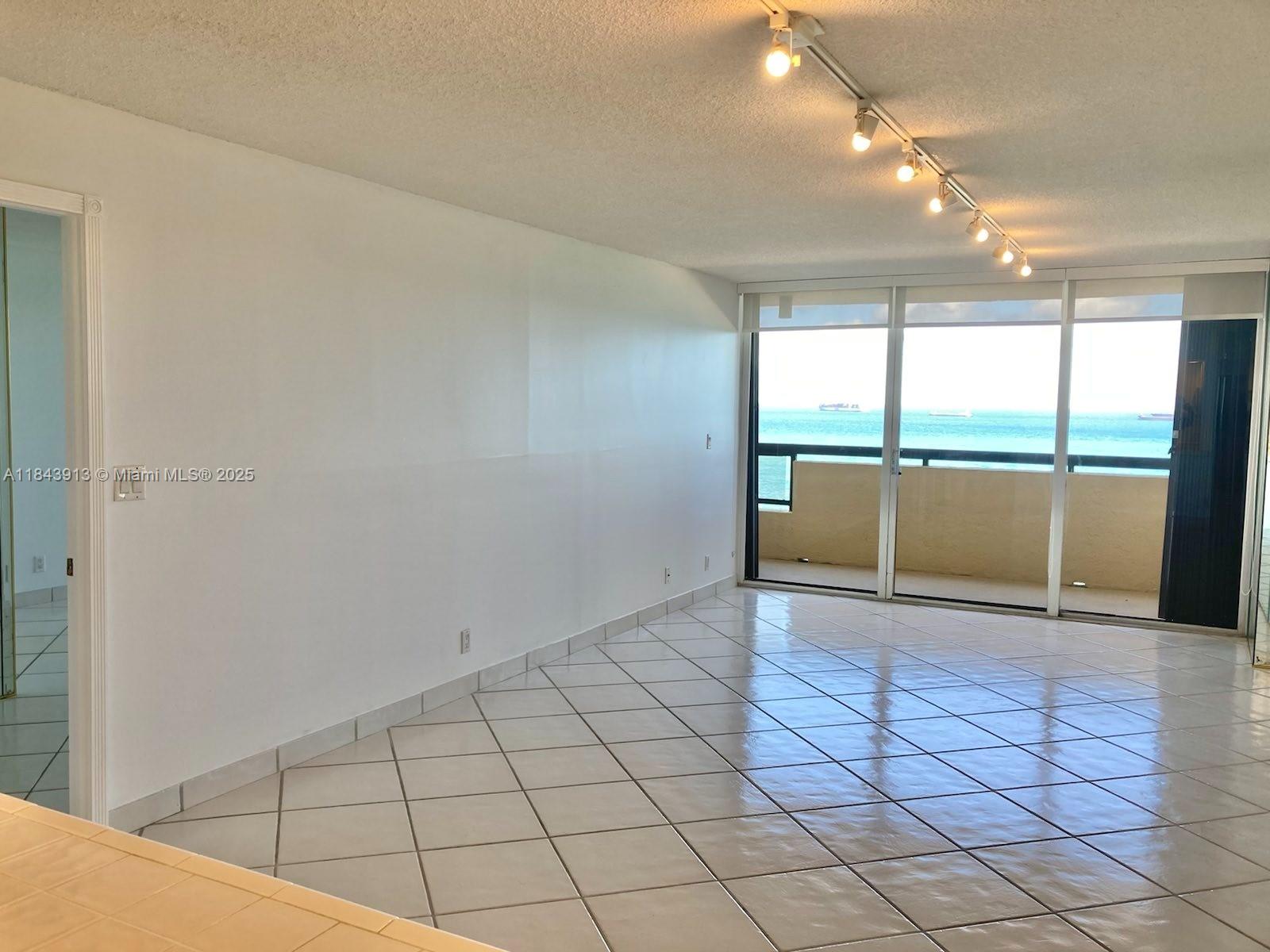 2555 Collins Ave 1707