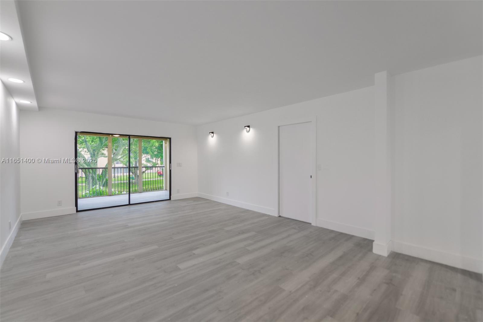 HUNTINGTON LAKES SEC ONE - Residential