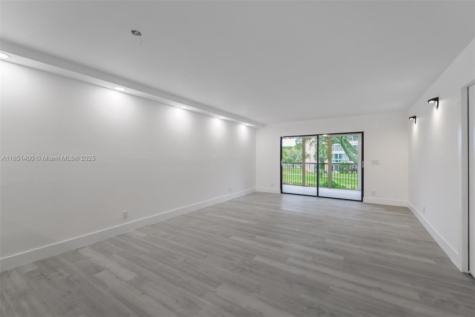 HUNTINGTON LAKES SEC ONE - Residential
