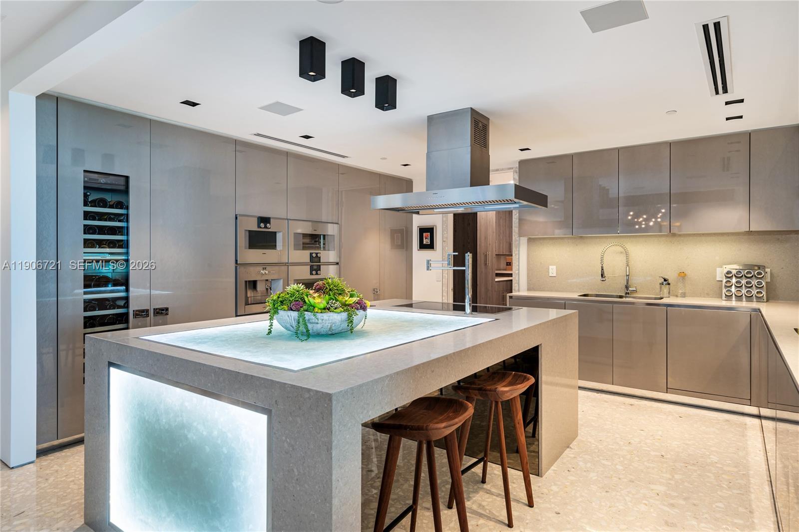 ALTOS DEL MAR NO. 5 - Residential