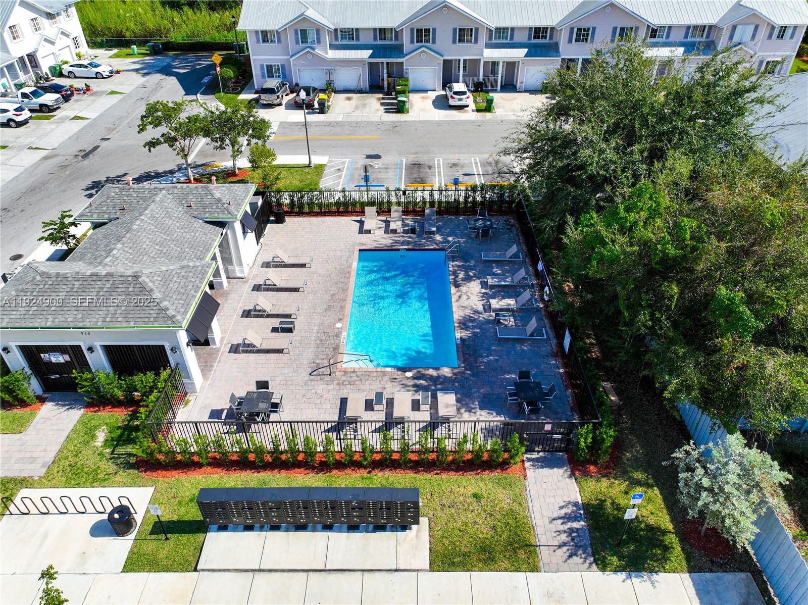 HAMILTON PLACE - Residential