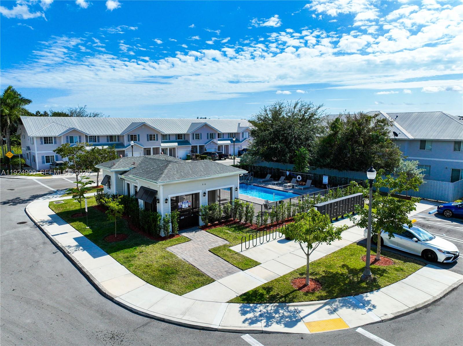 HAMILTON PLACE - Residential