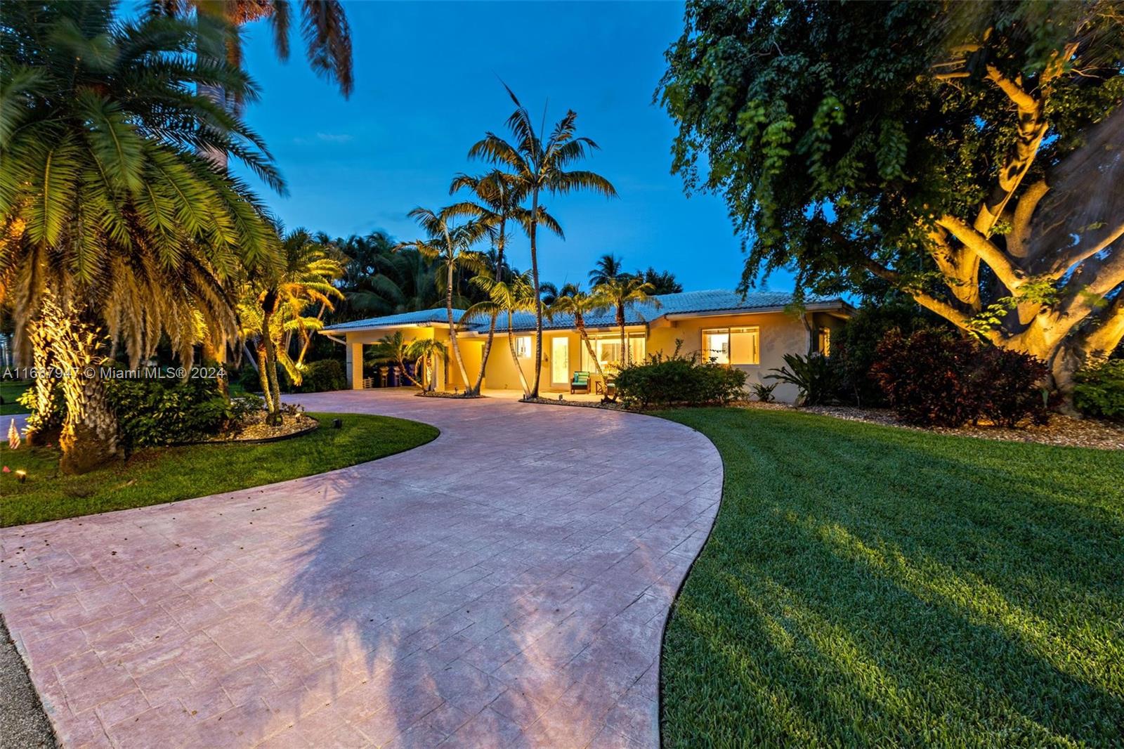 290 Tropic Dr 290