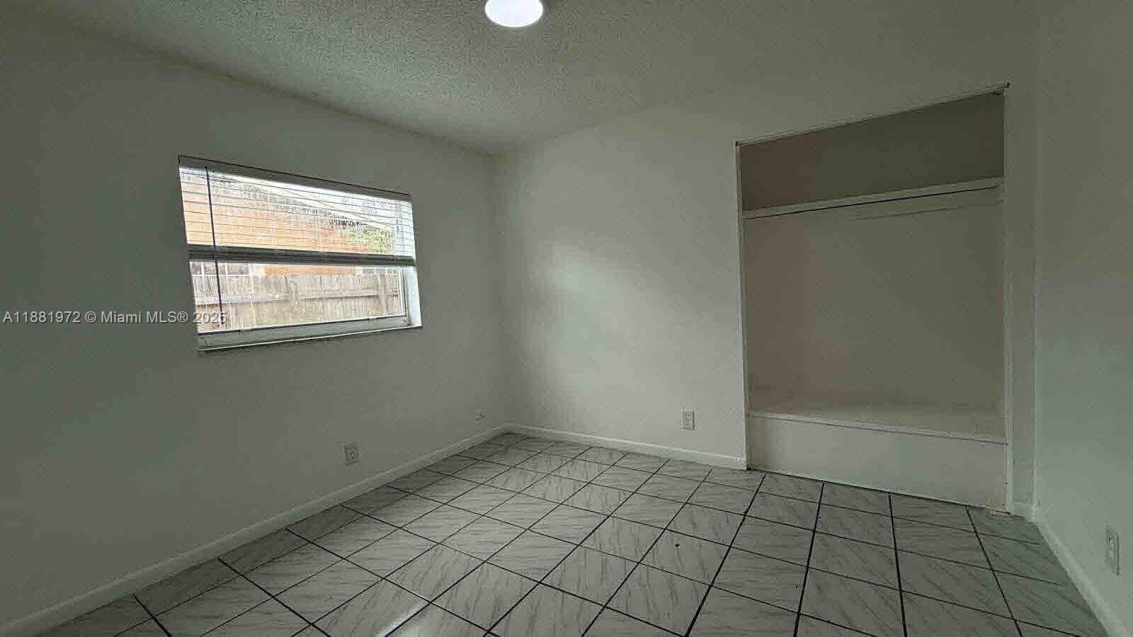 BROADVIEW COUNTRY CLUB - Residential Lease