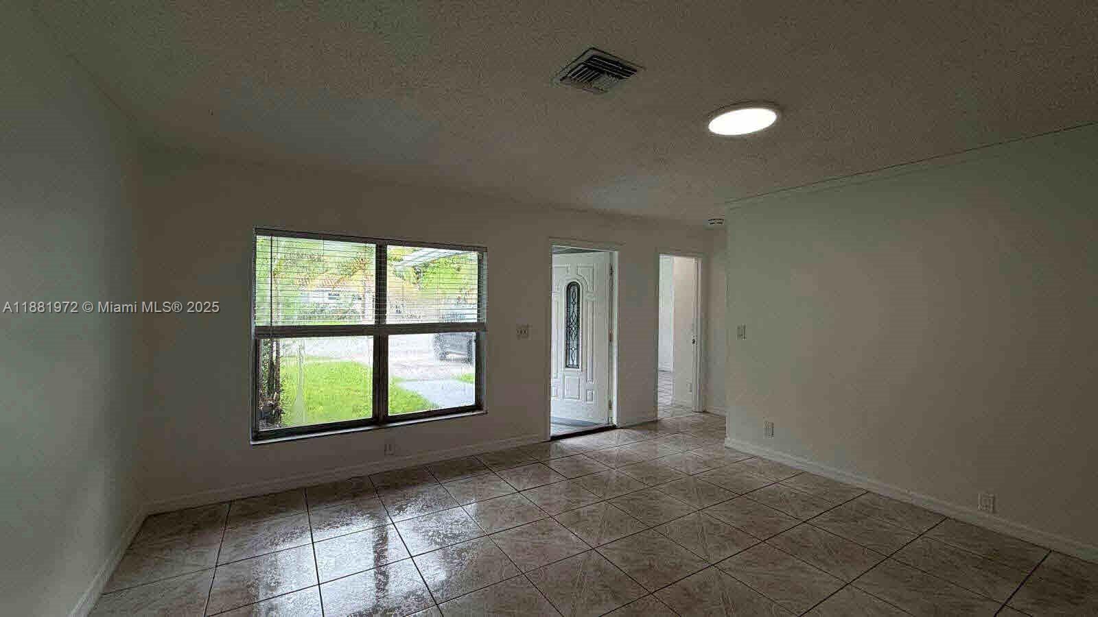 BROADVIEW COUNTRY CLUB - Residential Lease