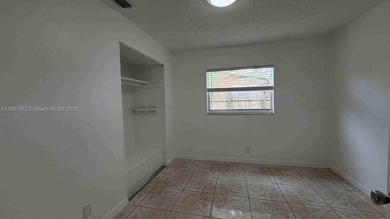 BROADVIEW COUNTRY CLUB - Residential Lease
