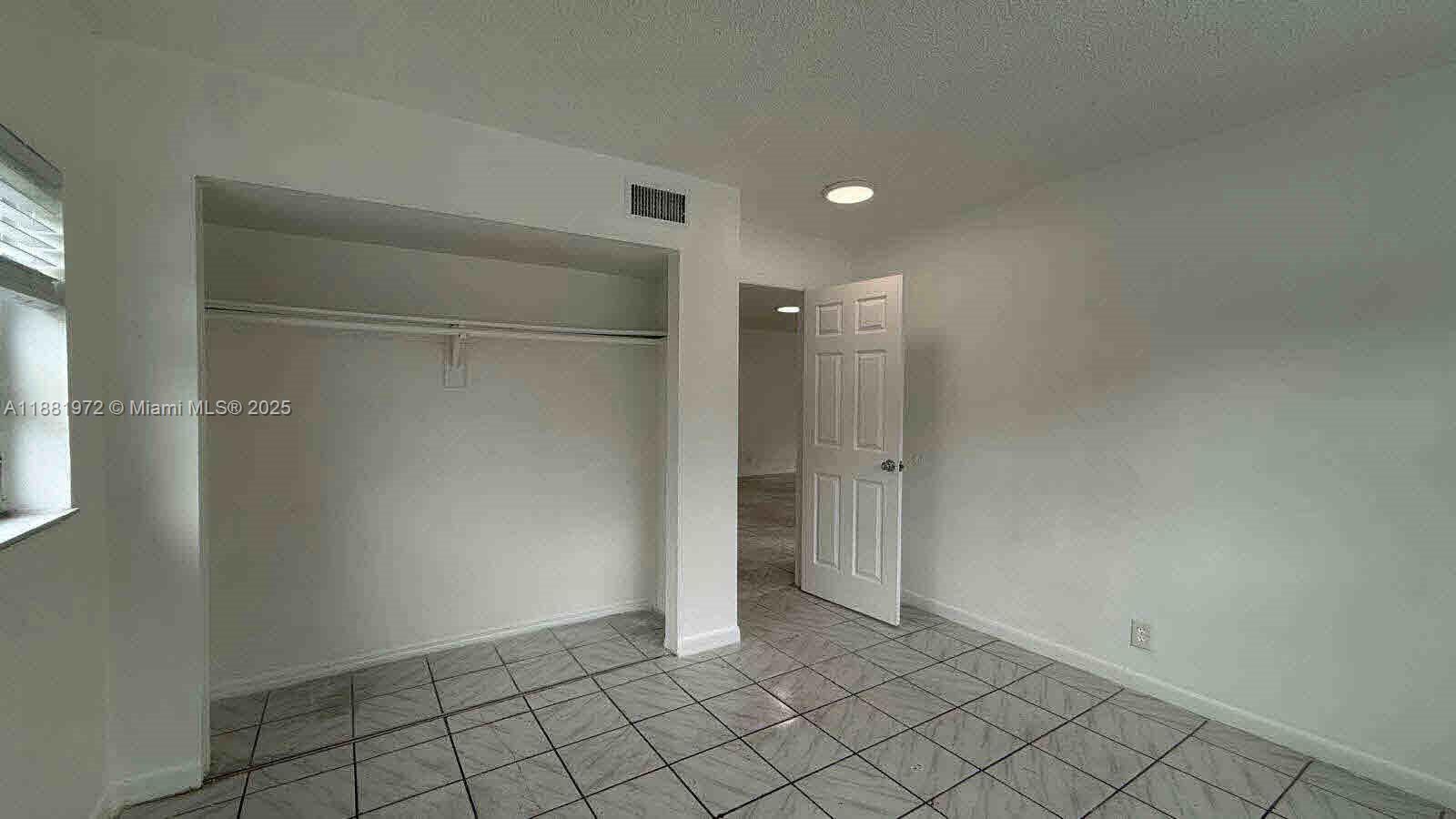 BROADVIEW COUNTRY CLUB - Residential Lease