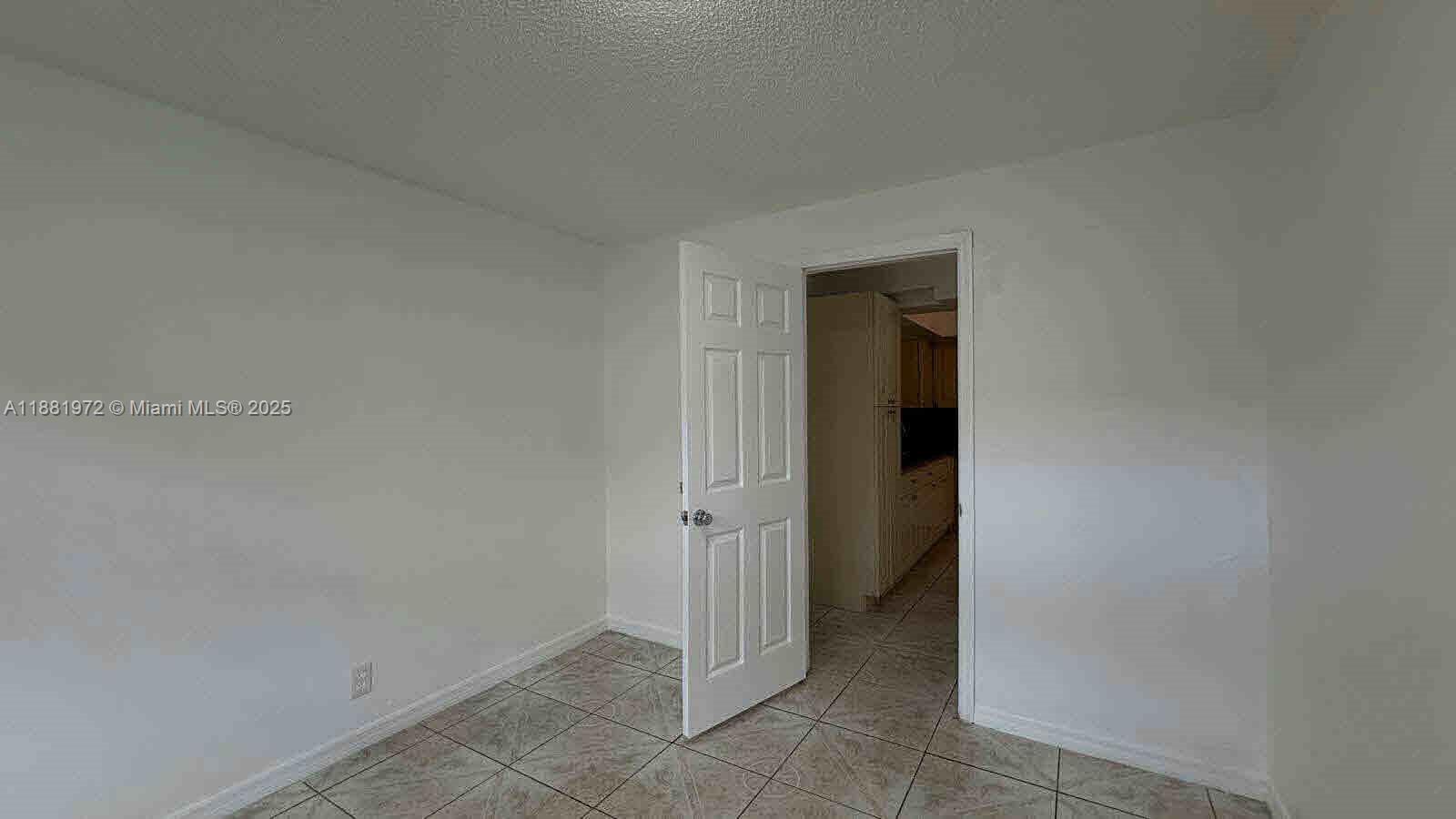 BROADVIEW COUNTRY CLUB - Residential Lease